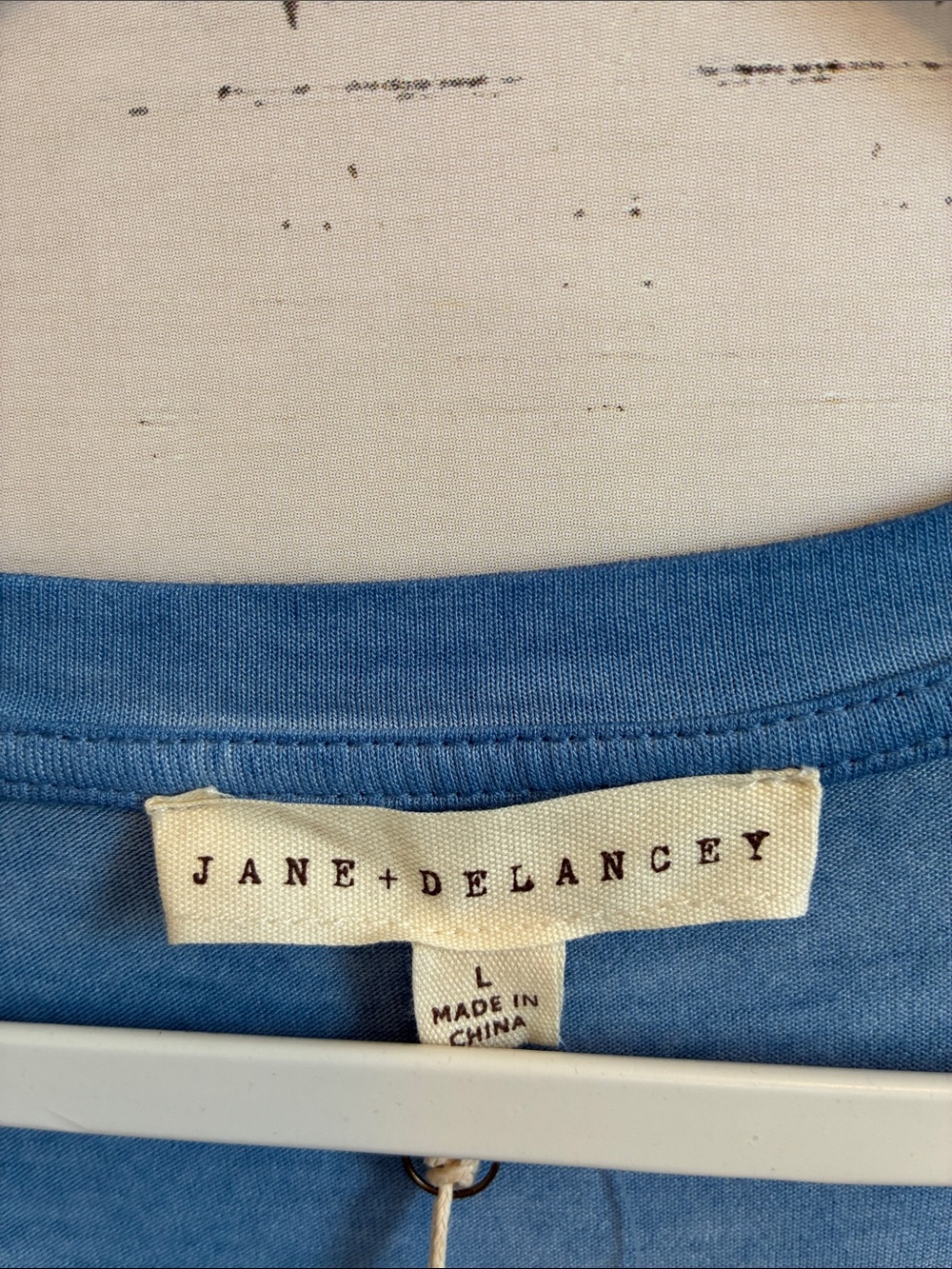 Jane & Delancey Blue V Neck Lightweight T-Shirt, size L, NWT - Picture 4 of 10